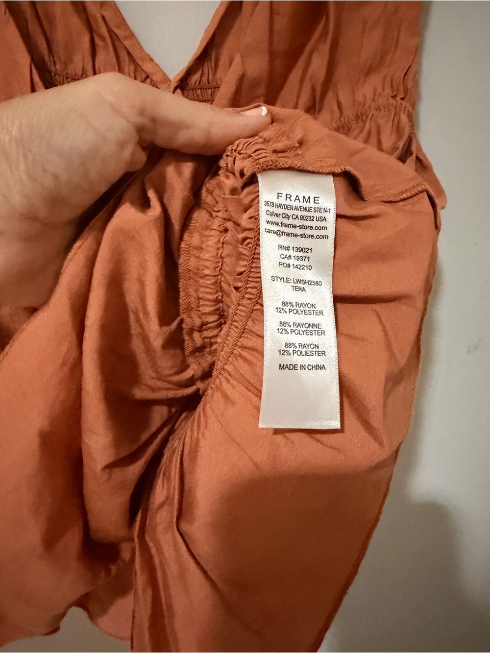 Frame cinched Sleeveless Rust Tie-Front V-Neck Top - Picture 3 of 4
